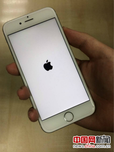 众多用户反映，自己使用的iphone6和iphone6s系列手机存在“50%-60% ”电量的情况下自动关机现象，该事件备受关注。