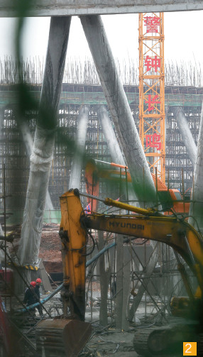 　　截至25日11时30分，全面搜索工作结束，确认现场已无被埋人员。与此同时，事故现场进行警戒限制，保护现场，以利事故原因调查。