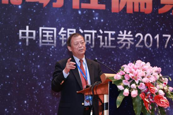 国务院参事室社会调查中心理事长姚景源