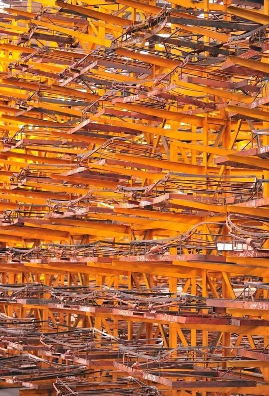 福耀玻璃生产车间。摄影_孙海