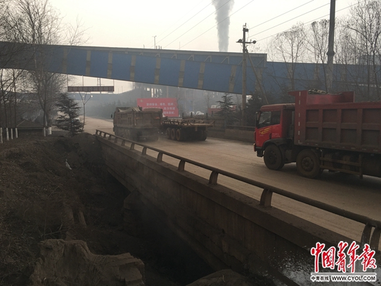 立恒钢厂周边。中国青年报·中青在线记者 胡志中/摄