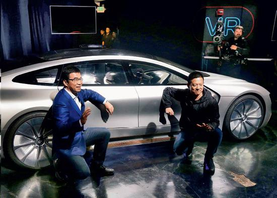 贾跃亭和丁磊（左）在旧金山出席乐视美国分部生态圈营地发布会 &nbsp;图来源：IC