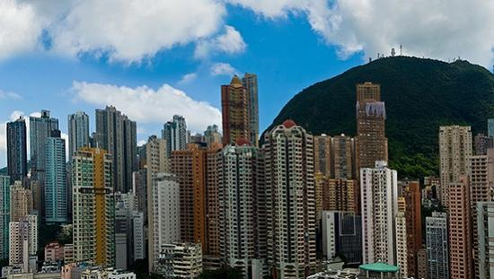 香港太平山半山上的住宅楼。 图片来源：视觉中国