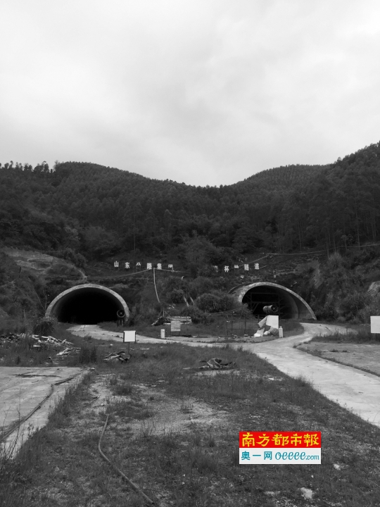 从莞深高速惠州段流杯坳隧道工地已经停工。