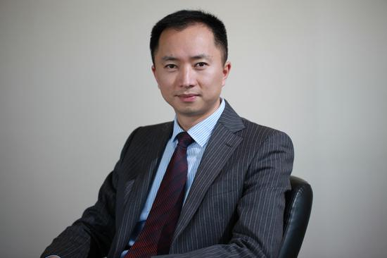 　　李泽刚，北京和聚投资总经理。毕业于复旦大学管理学院财务管理硕士，有8年的证券从业经验，现任北京和聚投资管理有限公司总经理兼投资总监。