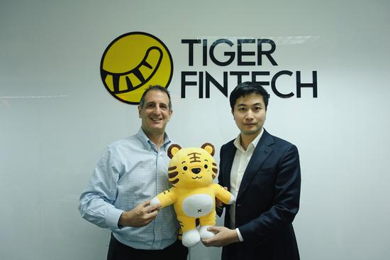 盈透证券（IB）亚洲总裁David Friedland（左）与老虎证券CEO巫天华