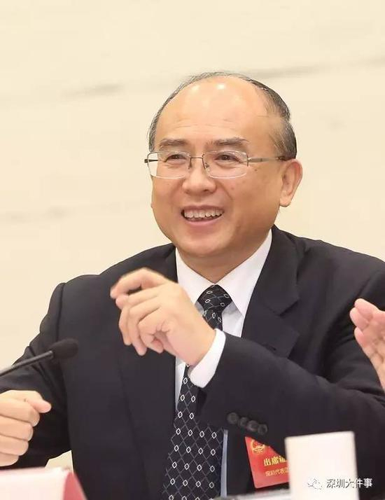 2016年1月28日，广州白云国际会议中心，许勤回答记者提问。南都记者 冯宙锋 摄