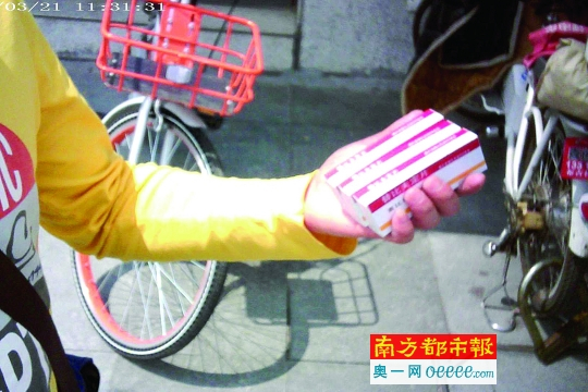 从第三人民医院取的处方药交给小林后他给了药费的一半，200元。