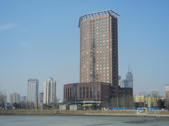 2014年3月18日，沈阳，*ST烯碳办公楼沈阳凯宾斯基酒店，该酒店也是公司的一个项目。（中国财经图库供图）