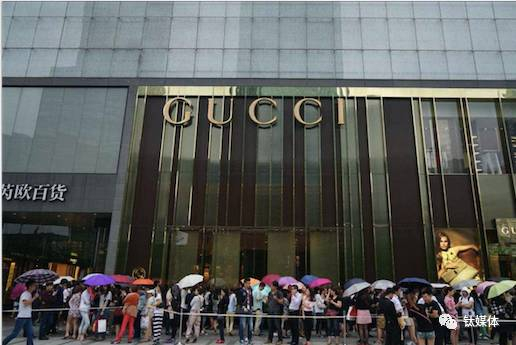 时尚潮流瞬息万变无时无刻都充满了变数，国际品牌对进入中国市场仍抱有强烈兴趣。