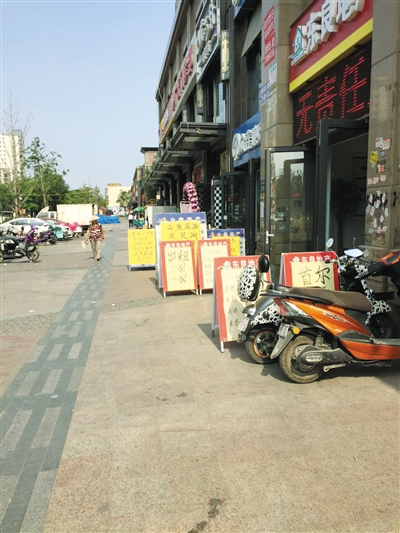 目前中介除主要销售燕郊商铺、公寓及周边海景房外，还从事租房业务。