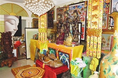 赵立新在深圳家中设立的弘佛堂。