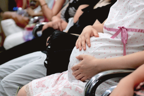 1991年—2016年间，中国有4.648亿新生儿。专家认为，中国需要更高的出生率。视觉中国