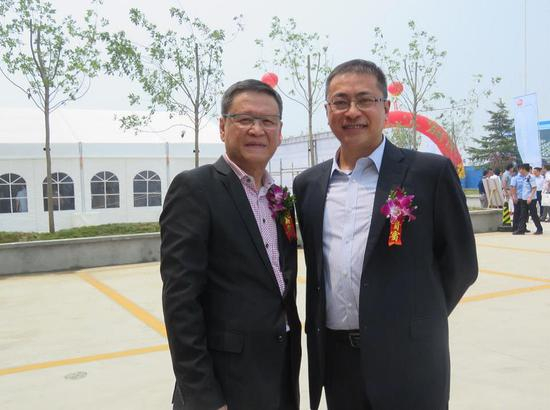 龙翔集团董事局主席吴惠民先生（左）、森达美集团物流事业部常务董事、总裁李志添先生（右）