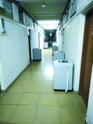 共享洗衣机放进学生宿舍。