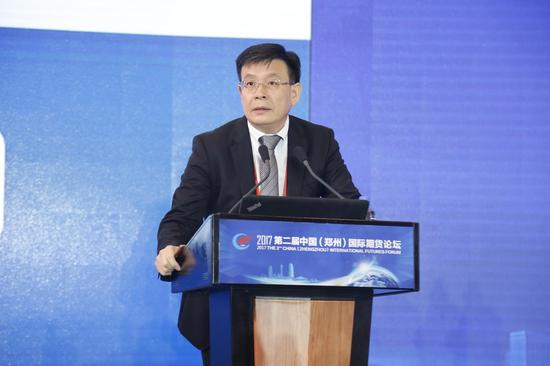 申银万国期货有限公司董事长李建中