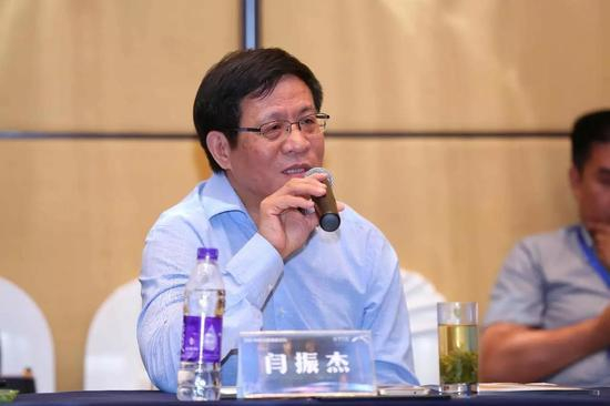 闫振杰系北京展恒理财顾问有限公司董事长