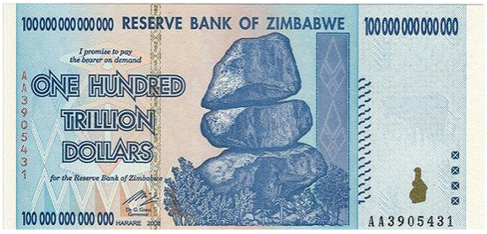 如今已成为纪念品的100万亿面值货币。图片来源：网络