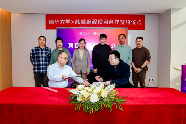前排左起：李山山、王宇航；后排左起：邬晓钧、郑宁汉、郑莉、赵书阁、陈向东、李俊