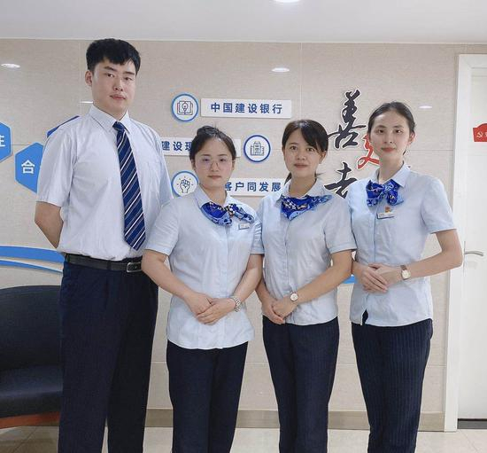 杜润鑫 尹治梅 肖潇 沈昱君