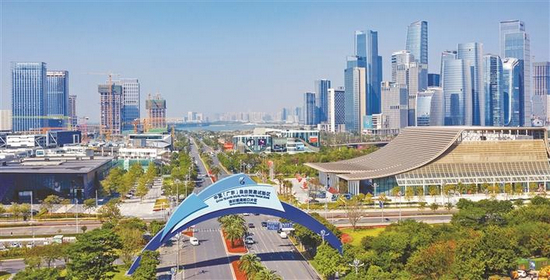 前海合作区成立11年来，从一片滩涂成为投资热土。图为前海合作区新貌（摄于2021年8月18日）。