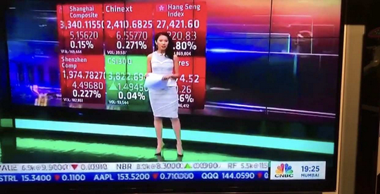 （陈茜在美国财经电视台CNBC英文播报金融市场动态）