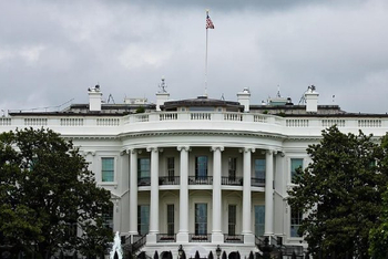 特朗普签署行政命令 重申2028年登月目标