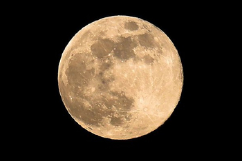 2026首个“超级月亮”现身夜空 年度最大满月年末见