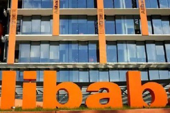 阿里巴巴，要把所有业务塞进千问