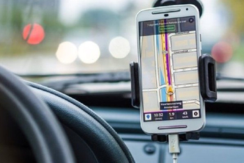 无人出租车：行李未取出车就跑了！