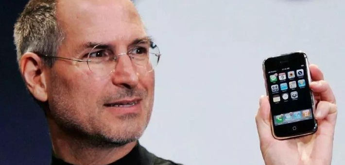 苹果的“隐形 AI 战略”：对手烧钱数千亿，它一年“躺赚”近 9 亿美元