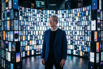 苹果的“AI税”，库克的硬件“围城”