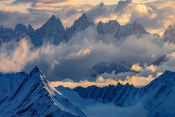 国产GPU最接近"翻过雪山"的时刻