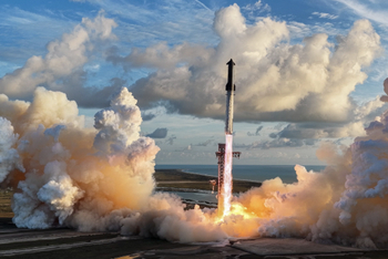 SpaceX星舰完成入轨首秀