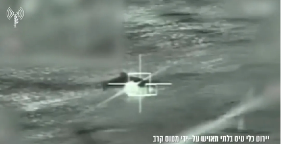 △当地时间28日晚，以色列国防军公布一段画面，显示当天早些时候拦截一架射向以色列的伊朗无人机。图片来源：央视新闻