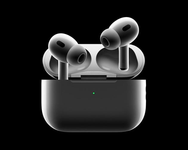 无论是否佩戴AirPods Pro 2无线耳机，苹果新款MagSafe充电盒都支持 