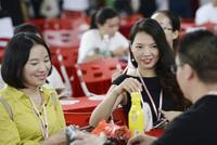 中国大陆总人口逼近14亿大关:男性比女性多3164万