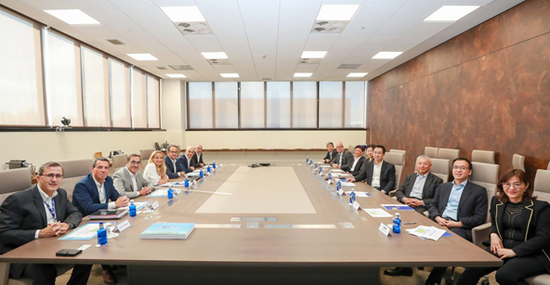  许家印一行与安通林高管会谈