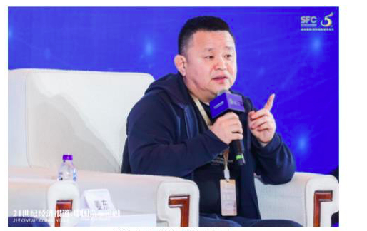 姜东在大会现场发表观点