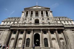 英国央行宣布金融危机以来的首次紧急降息