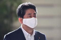 日本首相安倍晋三召开记者会宣布辞去首相职务