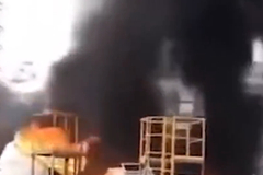 深圳富士康工厂起火、伴有燃爆声 公司紧急回应：已扑灭 无人员伤亡