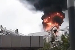 突发！深圳富士康起火 现场火光冲天伴随爆燃声