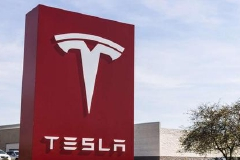 特斯拉车主怒了！一夜之间，保费暴增80%！到底发生了什么？