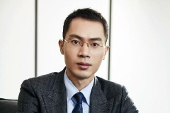 鸿星尔克吴荣照讲述人生至暗时刻：2003年大水亏上千万、2015年大火亏两三个亿
