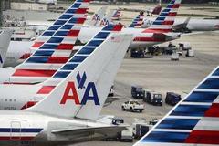 冬季风暴叠加新冠疫情 美国大批航班取消的情况延续到周一