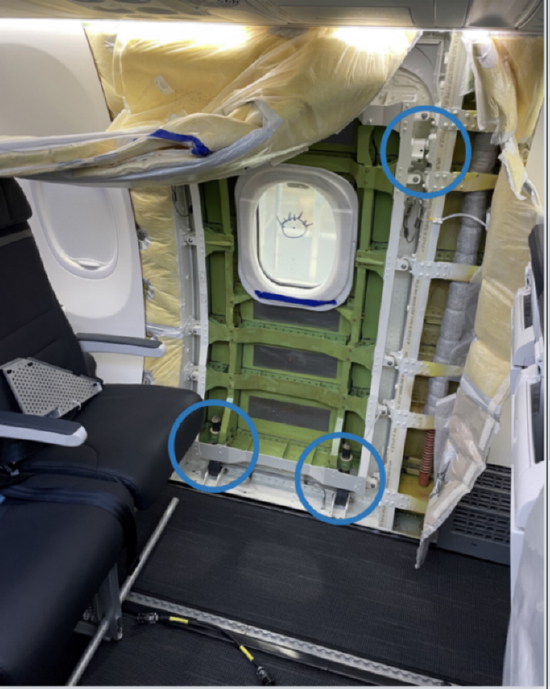 NTSB照片显示，阿拉斯加航空1282航班执飞的737 Max 9飞机门塞在波音工厂缺少了螺栓