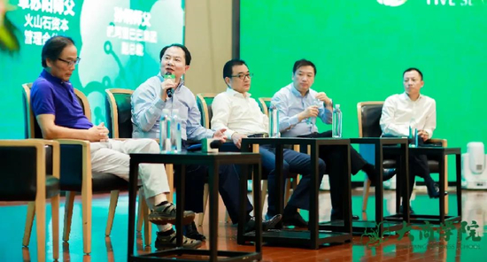  ▲徐子望师父、孙坚师父、严明师父、章苏阳师父和孙炯师父同台论战，智慧碰撞