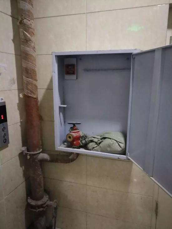 未通过验收的消防设备 中房报记者 高中华/摄