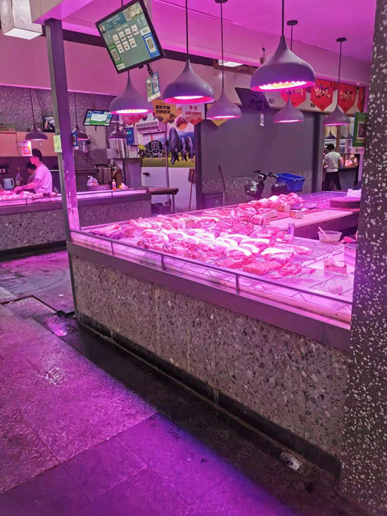 （深圳福田农批市场猪肉商户区一角 胡华雄摄）